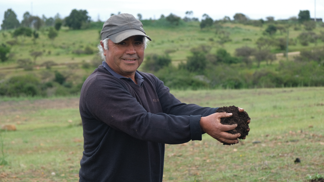 Áulico Velásquez agricultor de la Comuna de San Pedro beneficiado por Bioabono de Agrosuper